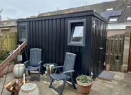 Conteneur avec fenêtres 3 x 2 mètres – avec double porte (petit côté)